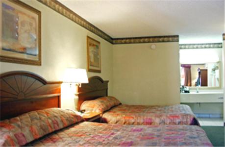 Queen Room with Two Queen Beds - Non-Smoking at Baymont by Wyndham Lake City I-75