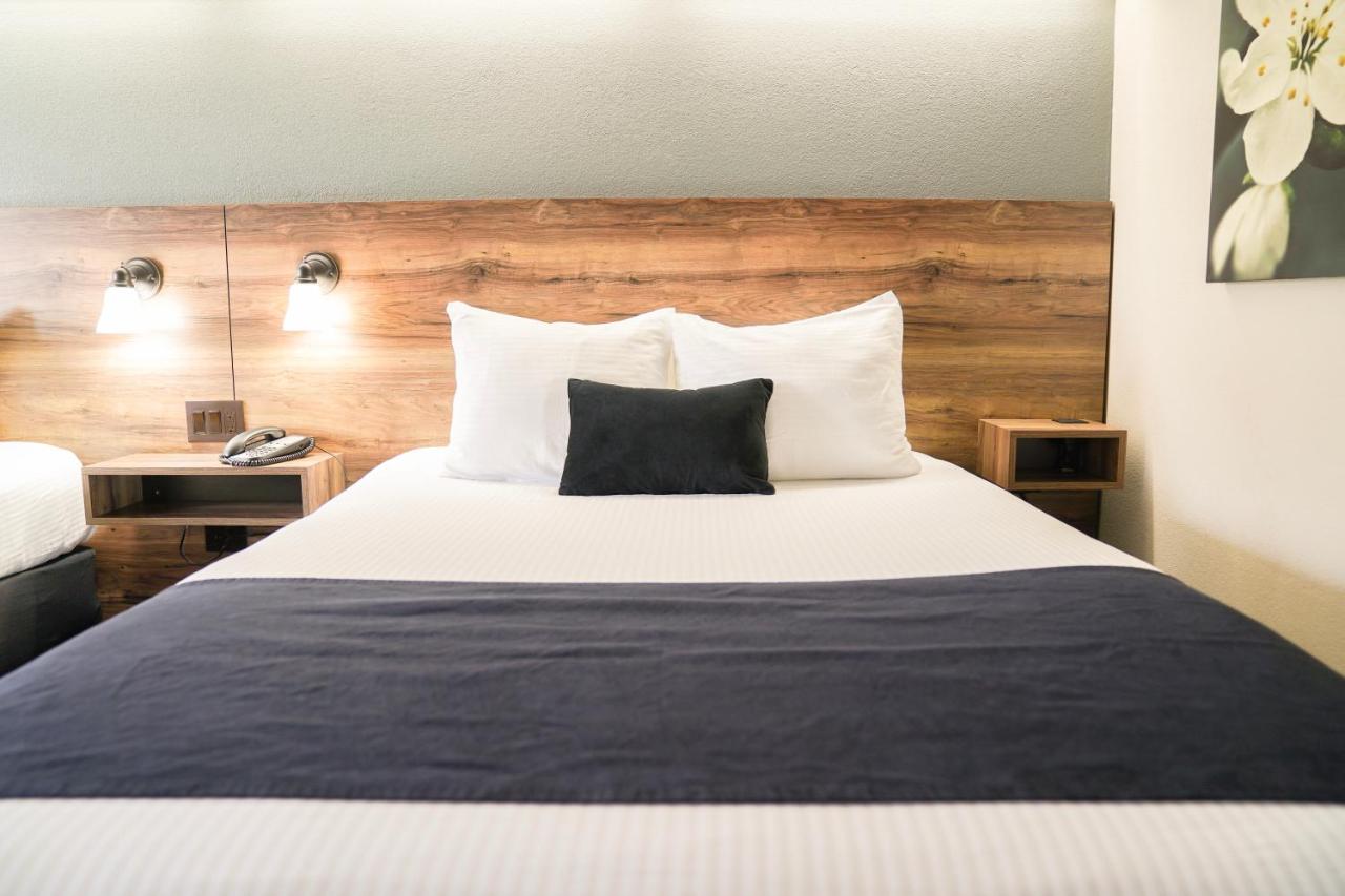 Queen Room with Two Queen Beds at Hotel Ruby Ponderay/Sandpoint