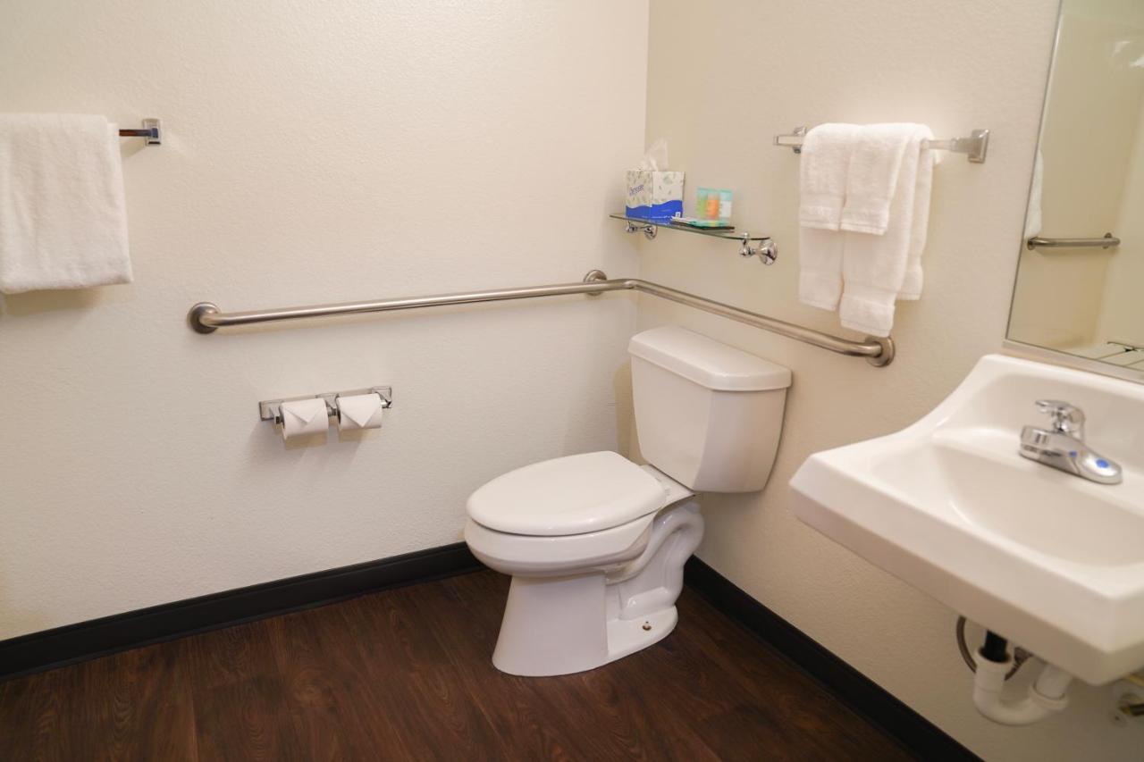 King Room - Disability Access at Hotel Ruby Ponderay/Sandpoint
