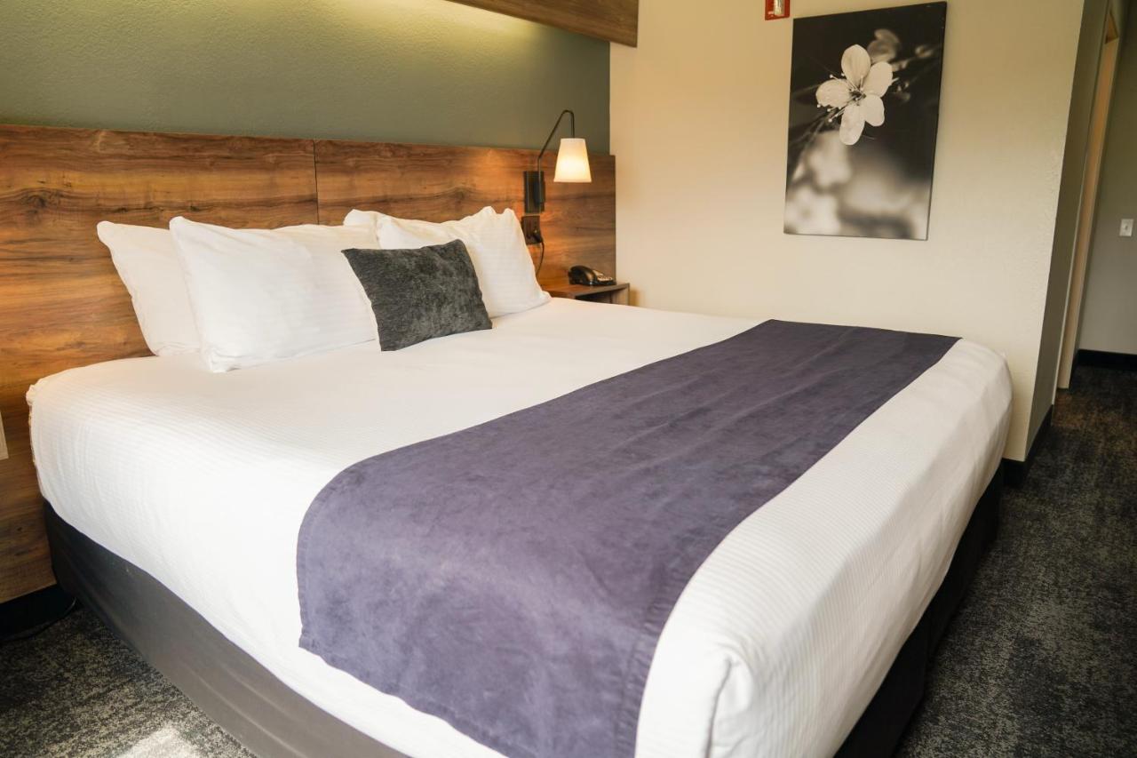 King Room - Disability Access at Hotel Ruby Ponderay/Sandpoint
