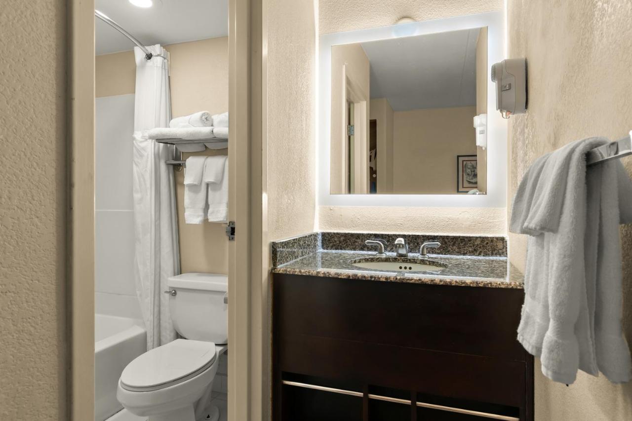King Room - Non-Smoking at Ramada by Wyndham Harrisburg/Hershey Area