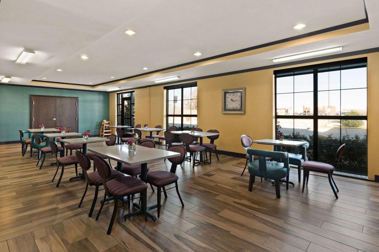 | Comfort Inn & Suites Newcastle - Oklahoma City