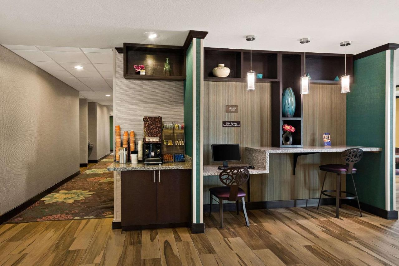 | Comfort Inn & Suites Newcastle - Oklahoma City