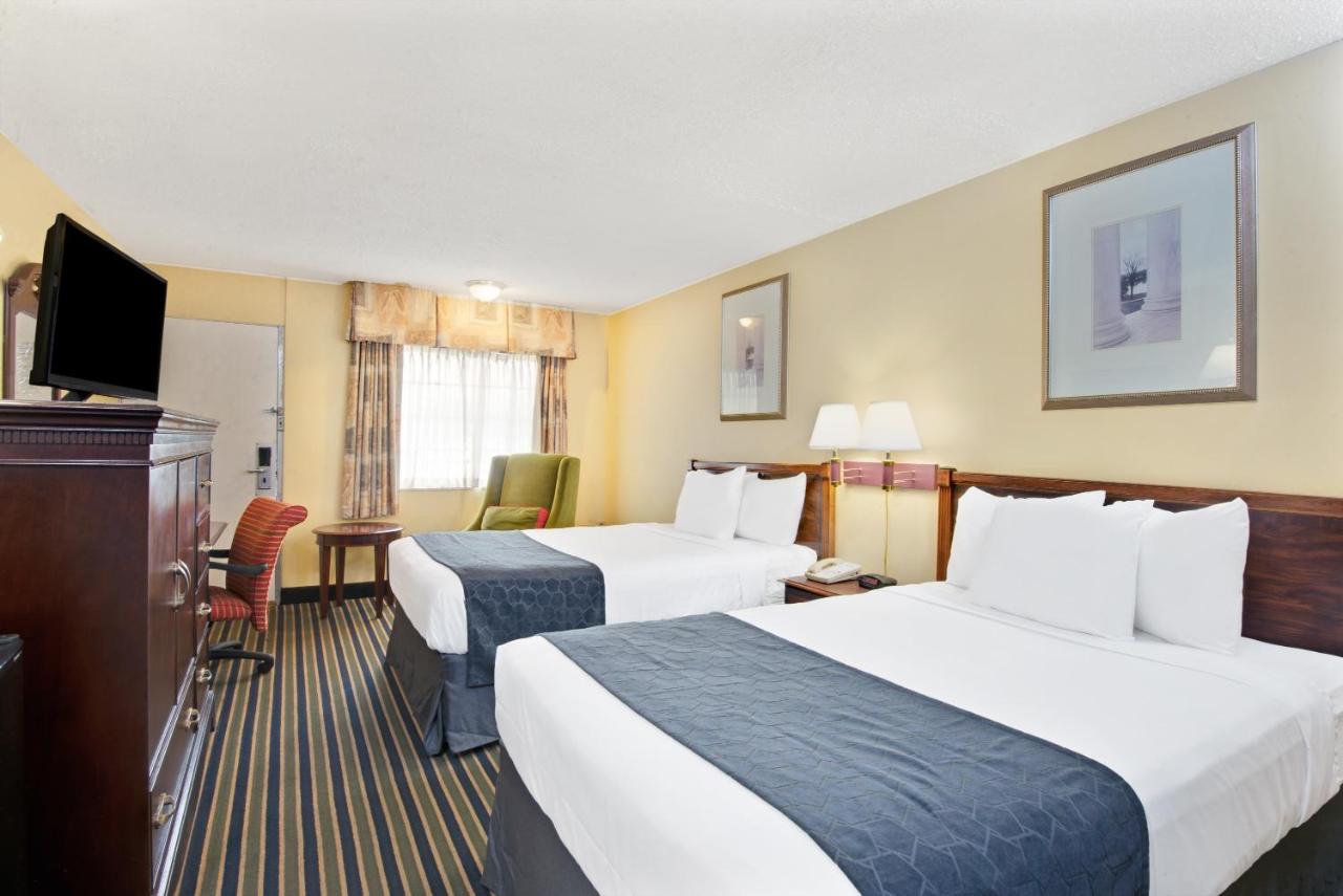 Double Room with Two Double Beds - Mobility Access/Non-Smoking at Days Inn by Wyndham Towson