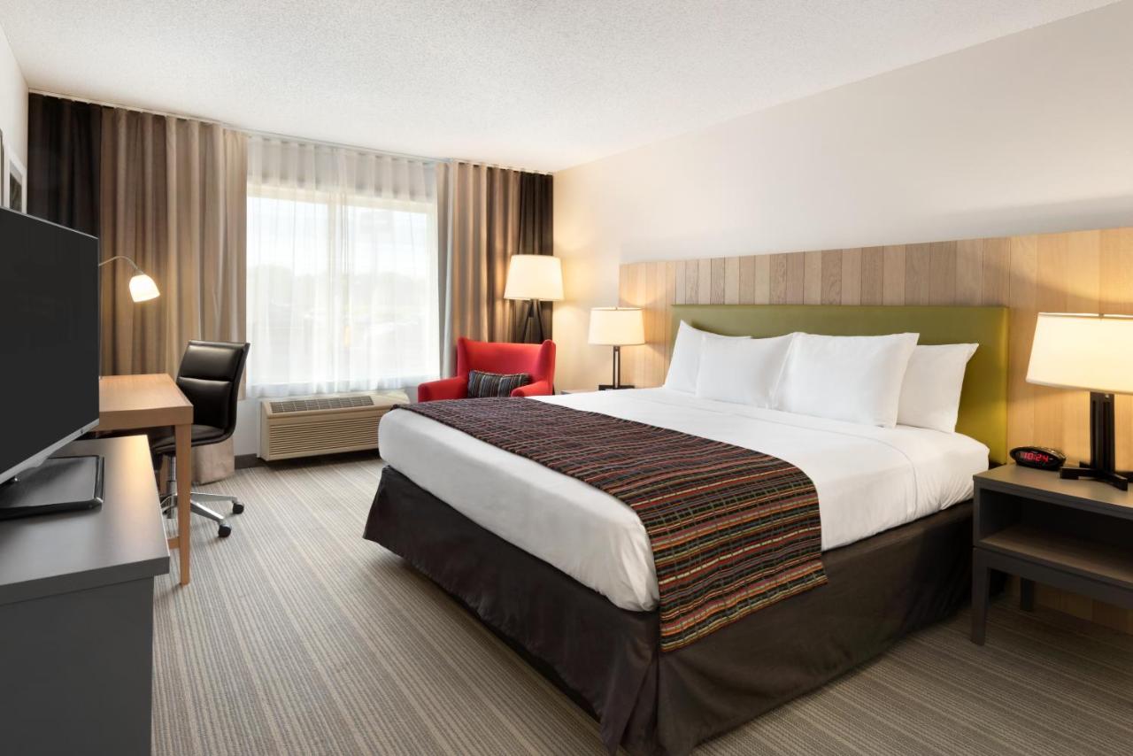 King Room at Country Inn & Suites by Radisson, Chippewa Falls, WI