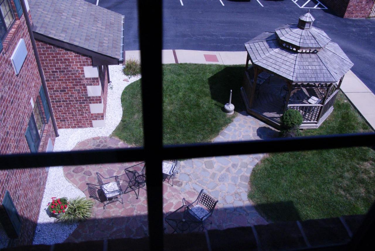 | Country Hearth Inn & Suites Edwardsville