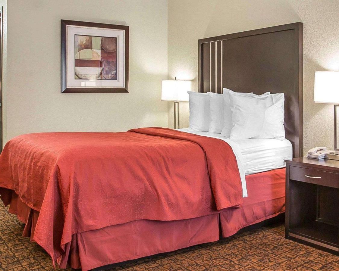 Queen Room - Non-Smoking at Quality Inn & Suites Woodland - Sacramento Airport