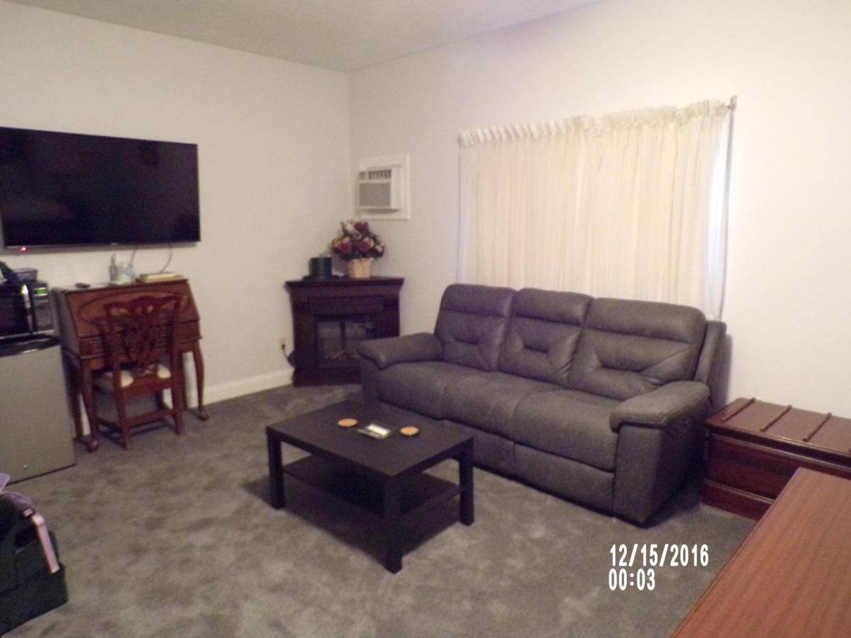 | Longhouse Manor B&B