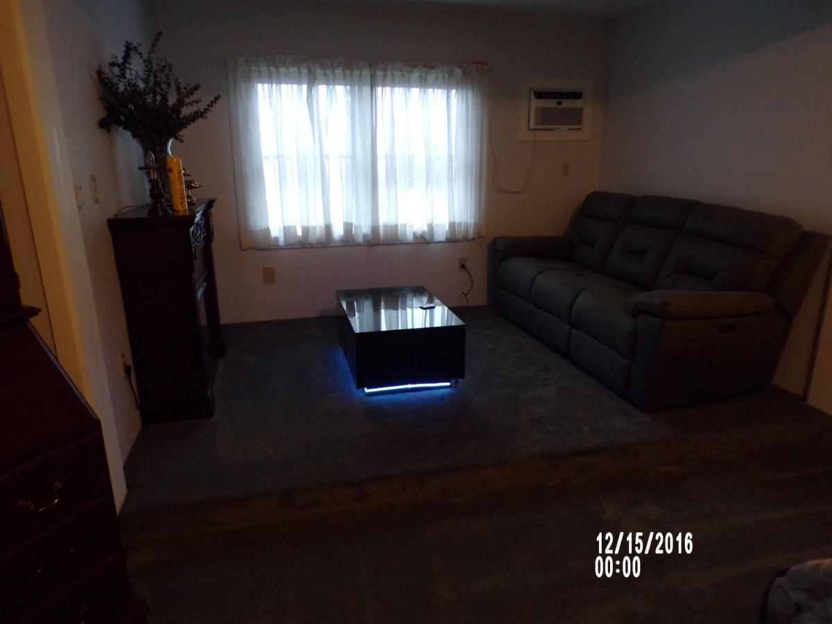 | Longhouse Manor B&B