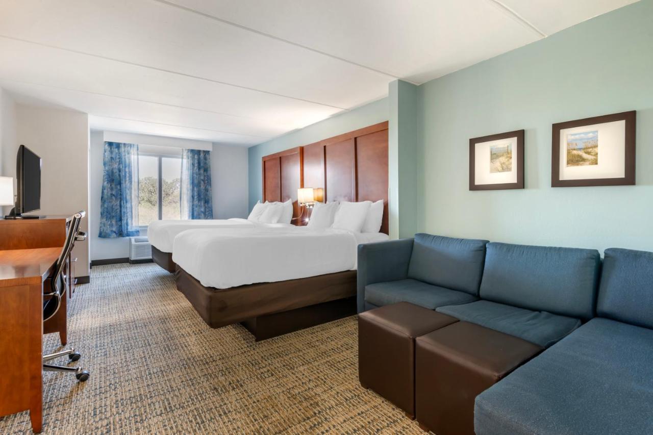 Queen Suite with Two Queen Beds at Surf and Sand, BW Signature Collection