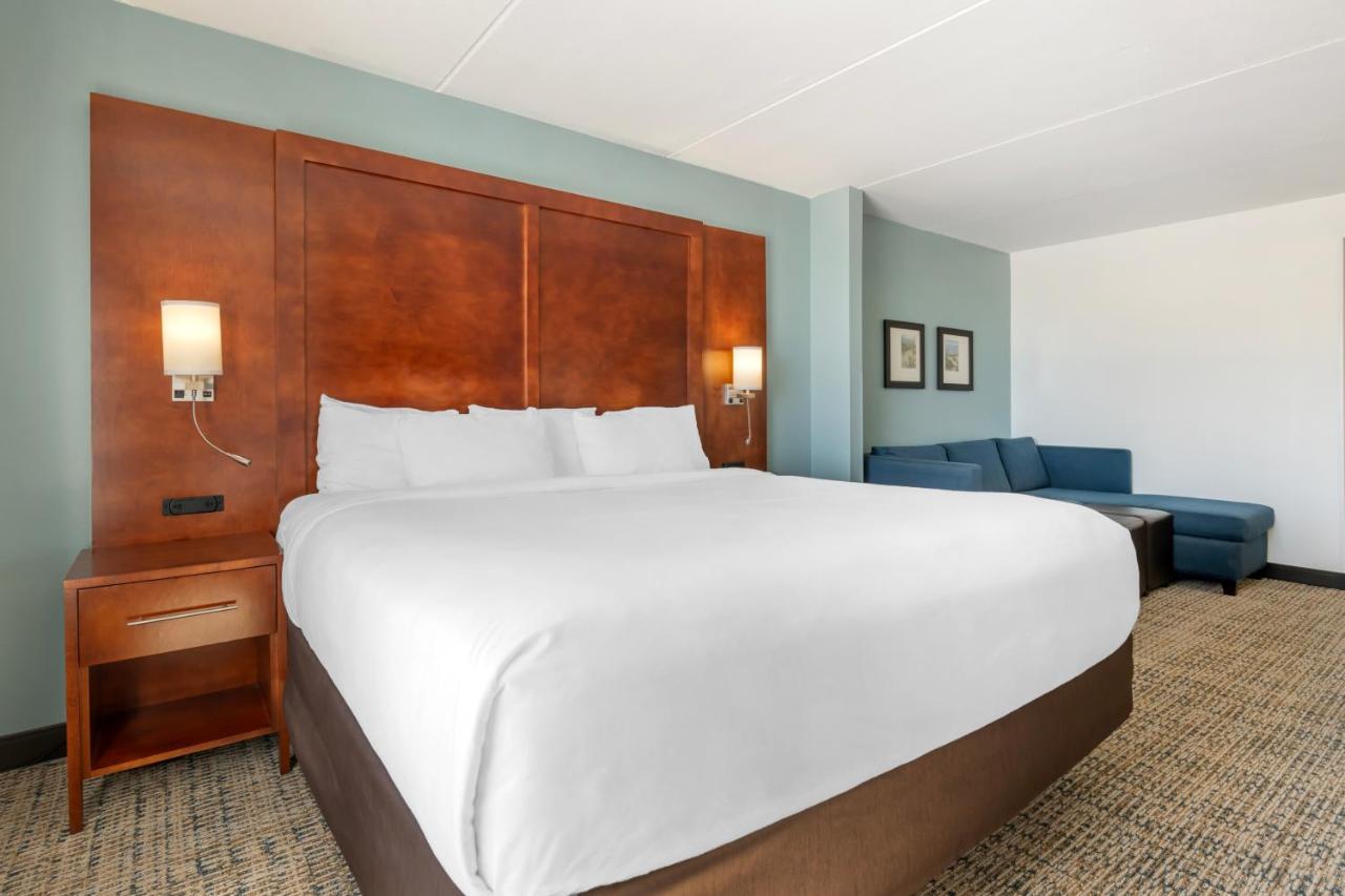 King Suite at Surf and Sand, BW Signature Collection