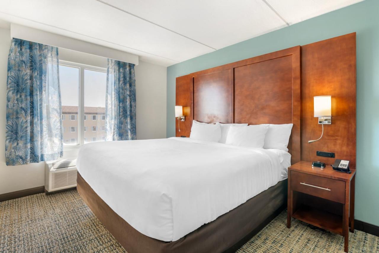 King Suite at Surf and Sand, BW Signature Collection