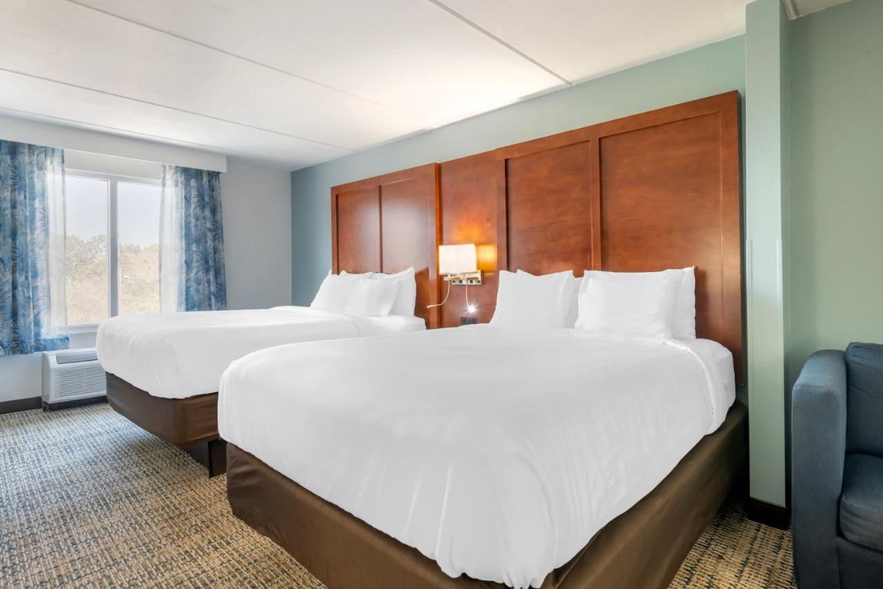 Queen Suite with Two Queen Beds at Surf and Sand, BW Signature Collection