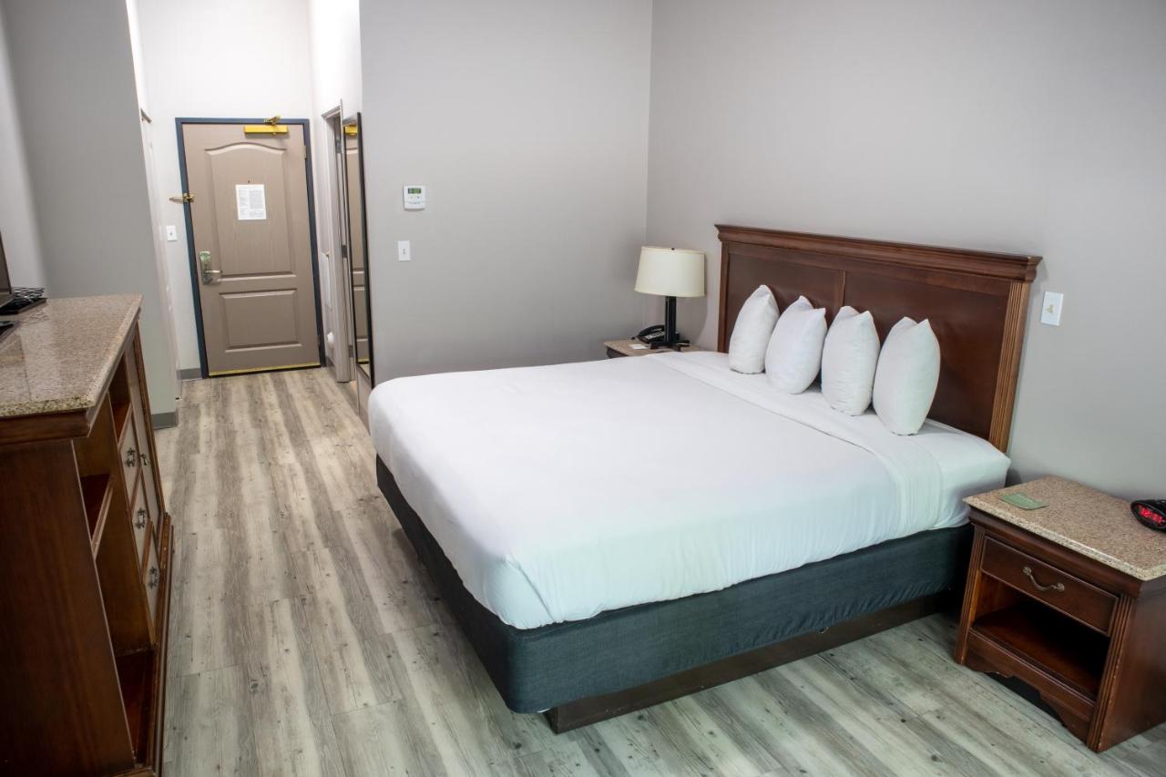 King Room - Non-Smoking at Country Inn & Suites by Radisson, Wilmington, NC
