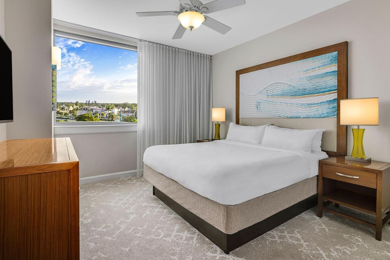 3 Bedroom Villa, Island side, 6th - 15th floor, Balcony at Marriott's Crystal Shores
