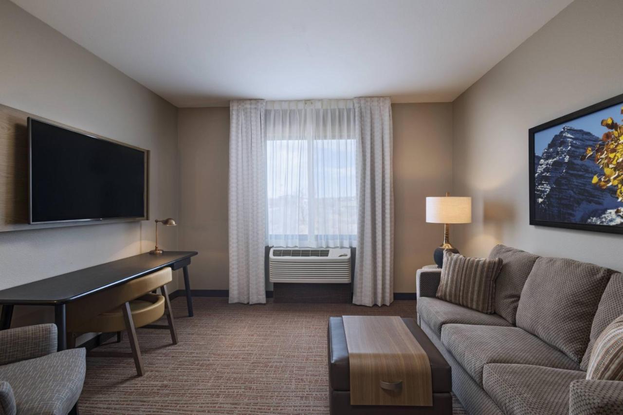 | Fairfield Inn & Suites by Marriott Colorado Springs East
