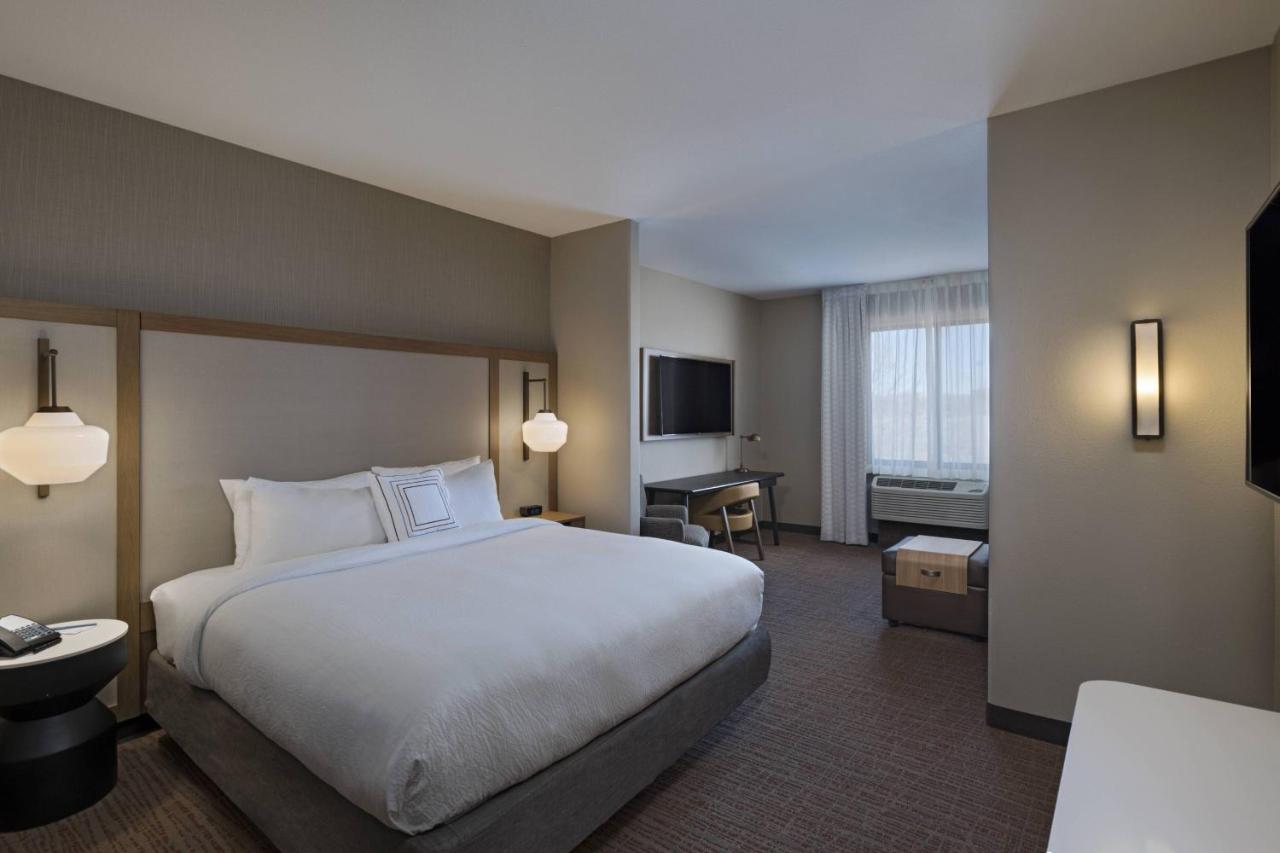| Fairfield Inn & Suites by Marriott Colorado Springs East