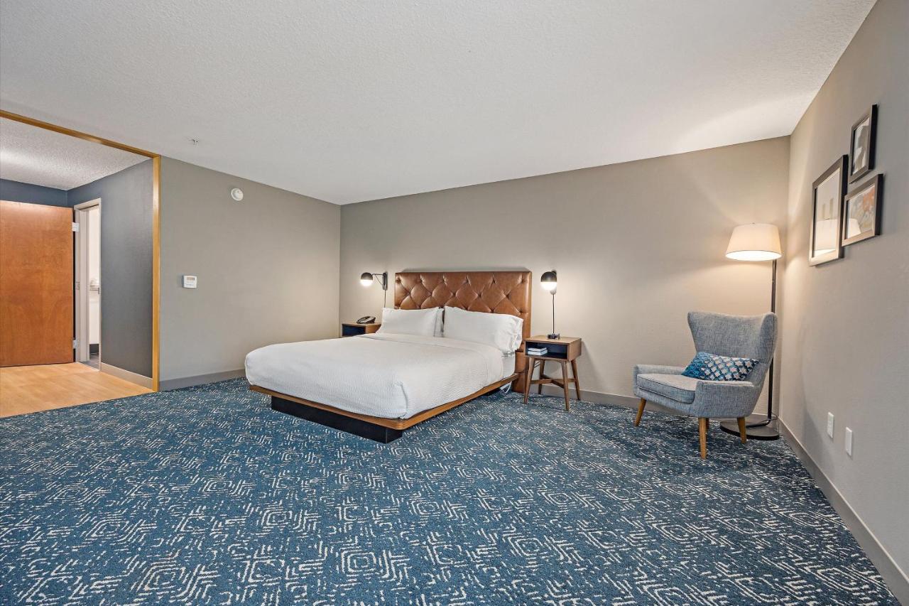 Business Room, Guest room, 1 King at Four Points by Sheraton Jacksonville Baymeadows
