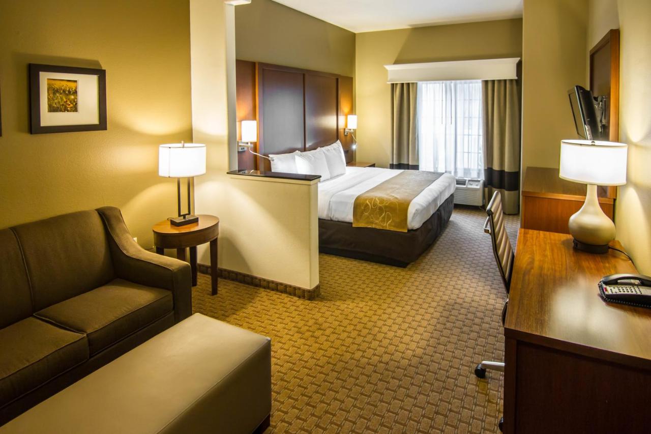 King Suite - Non-Smoking at Comfort Suites Marshall