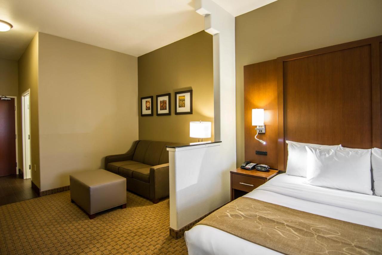 King Suite - Non-Smoking at Comfort Suites Marshall