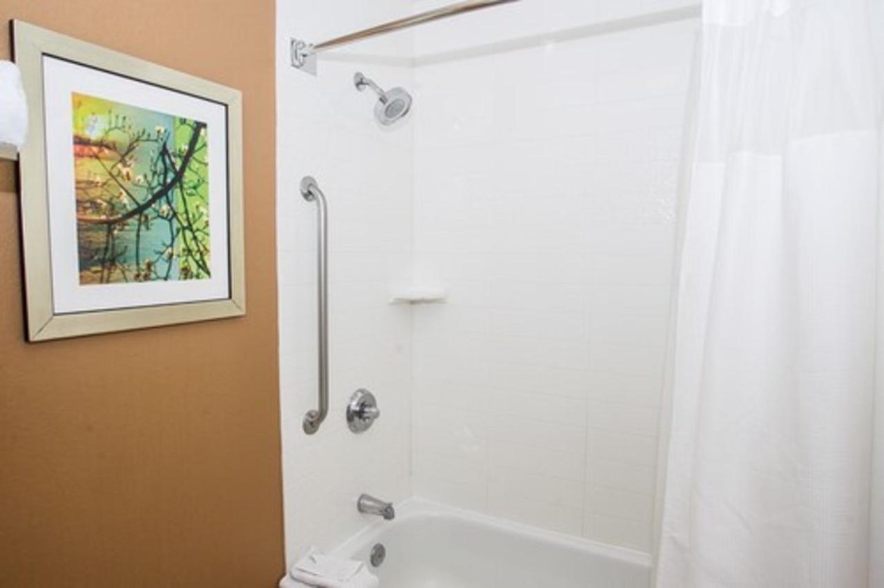 | Fairfield Inn & Suites by Marriott Boston Milford