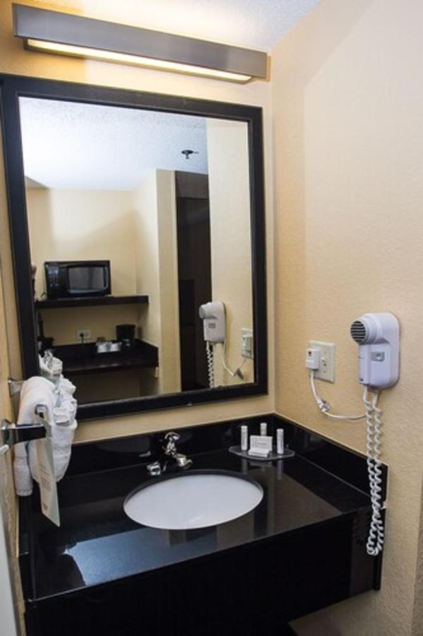 | Fairfield Inn & Suites by Marriott Boston Milford