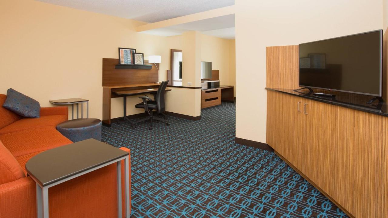 | Fairfield Inn & Suites by Marriott Boston Milford