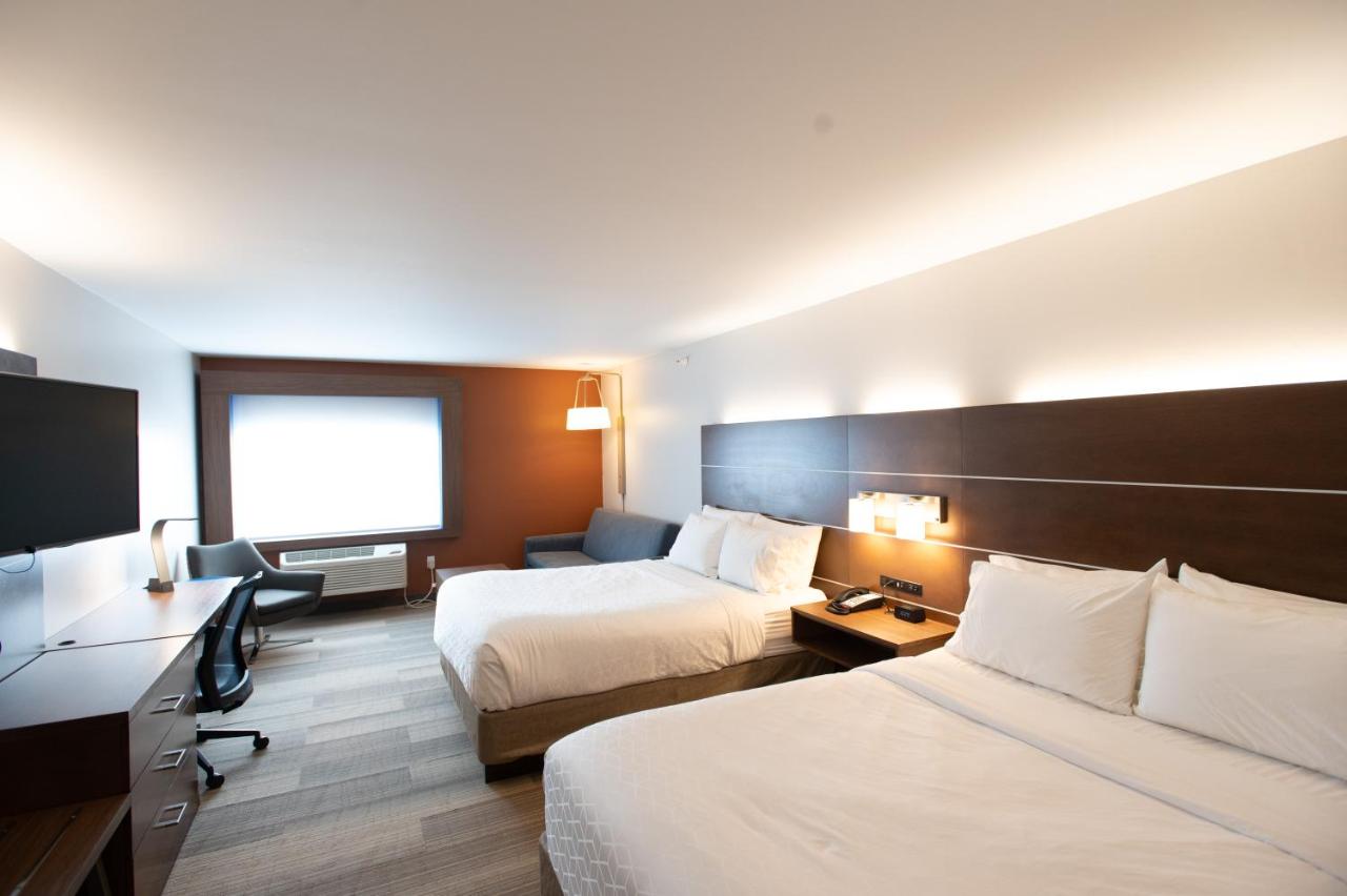 Queen Room with Two Queen Beds and Sofa Bed at Holiday Inn Express Houghton-Keweenaw by IHG