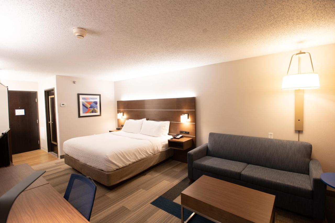 King Room with Sofa Bed at Holiday Inn Express Houghton-Keweenaw by IHG