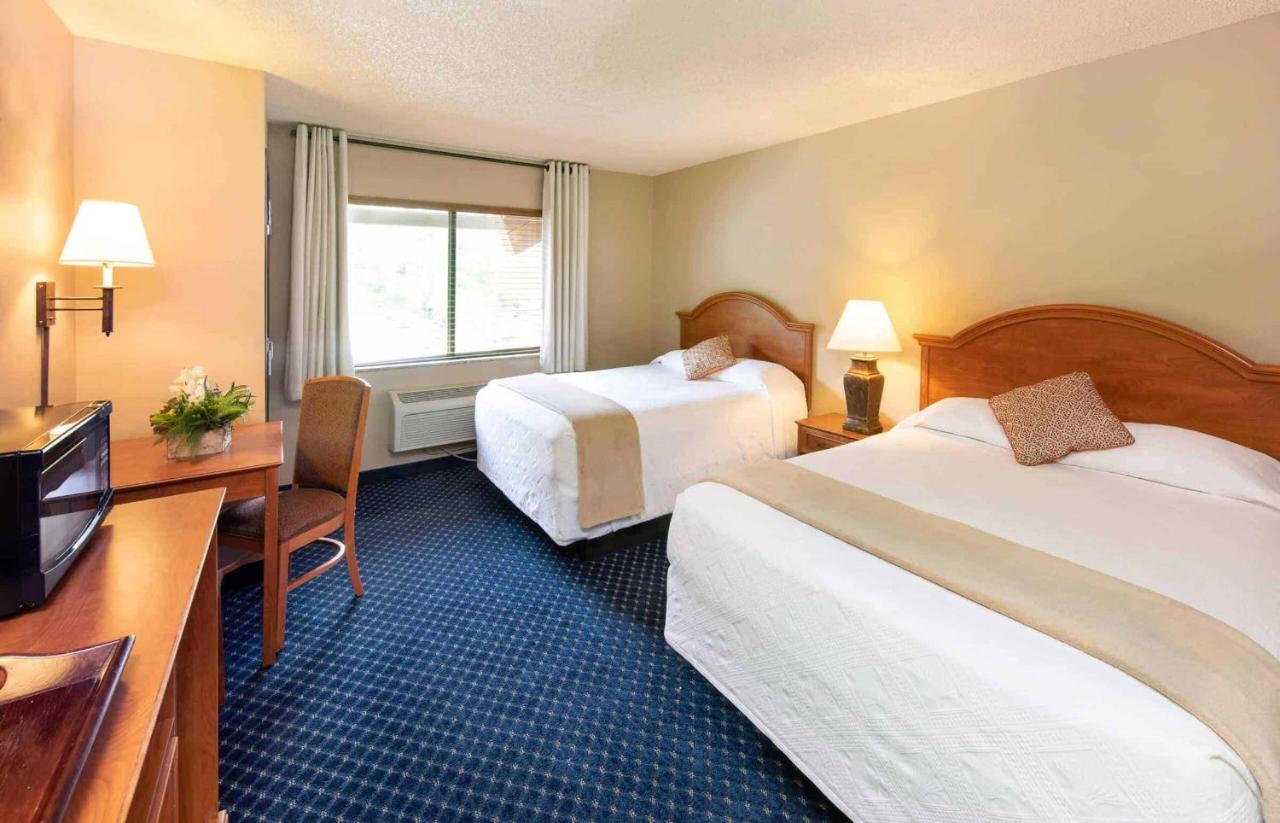 Queen Room with Two Queen Beds at Hotel Glenwood Springs