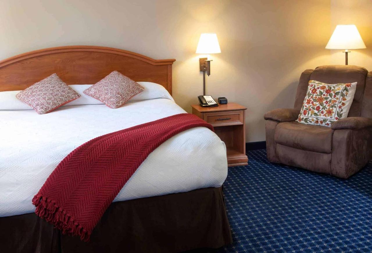 King Room at Hotel Glenwood Springs