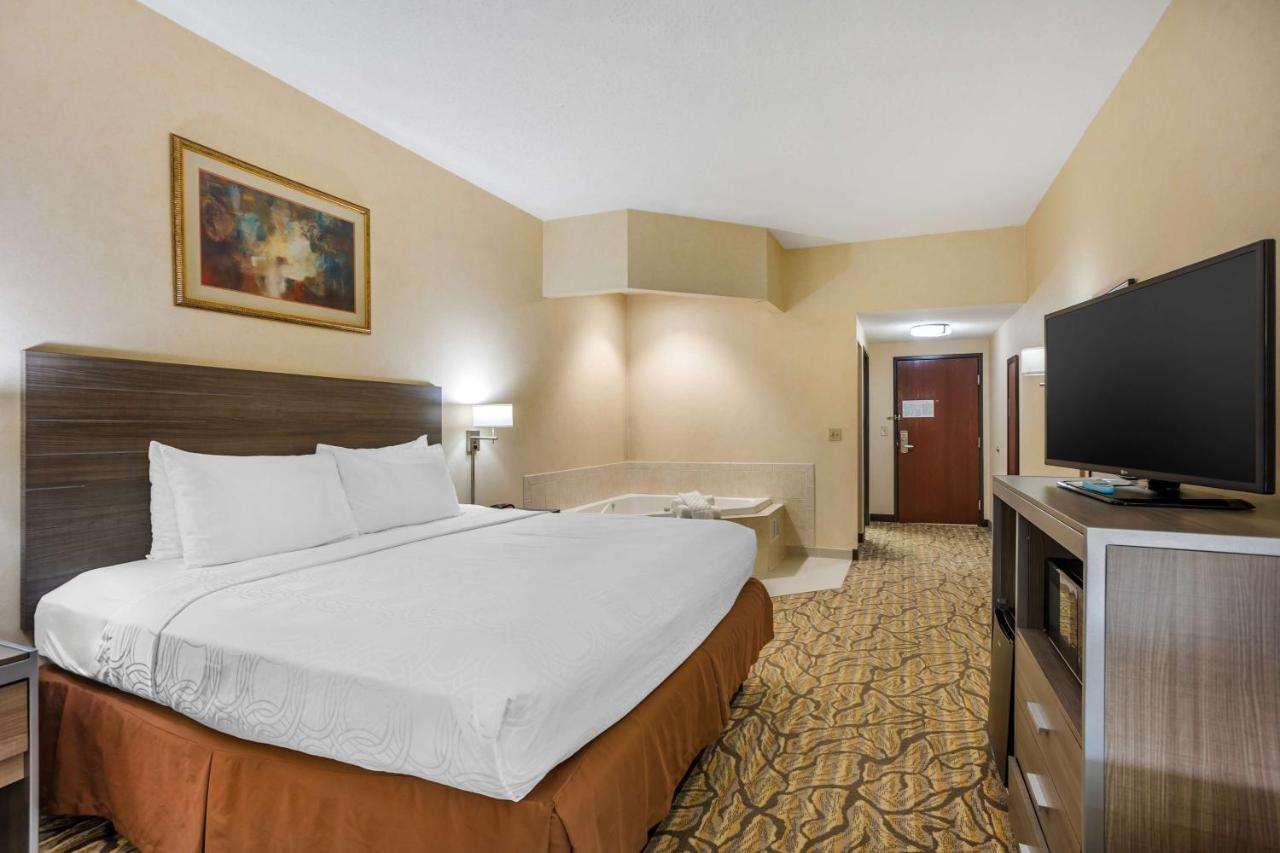 King Room with Spa Bath - Non-Smoking at Best Western Danville Inn