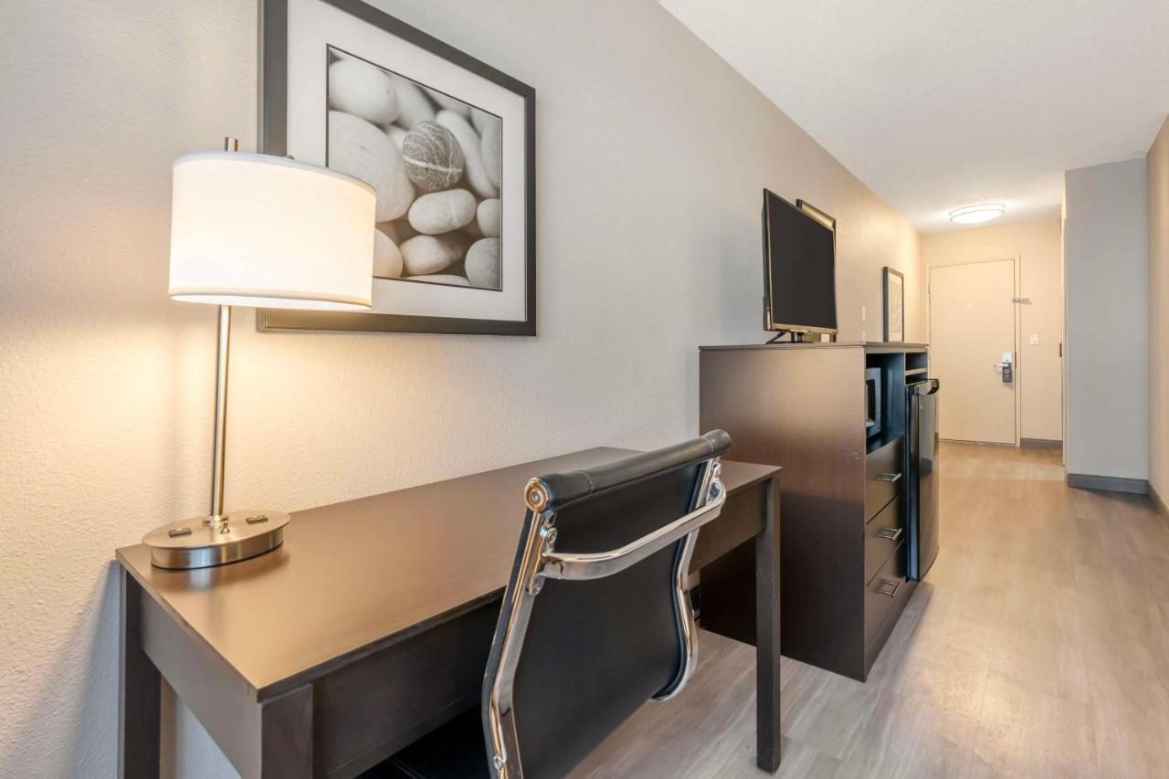 Queen Room - Mobility Accessible/Non-Smoking at Best Western Inn Of Vancouver