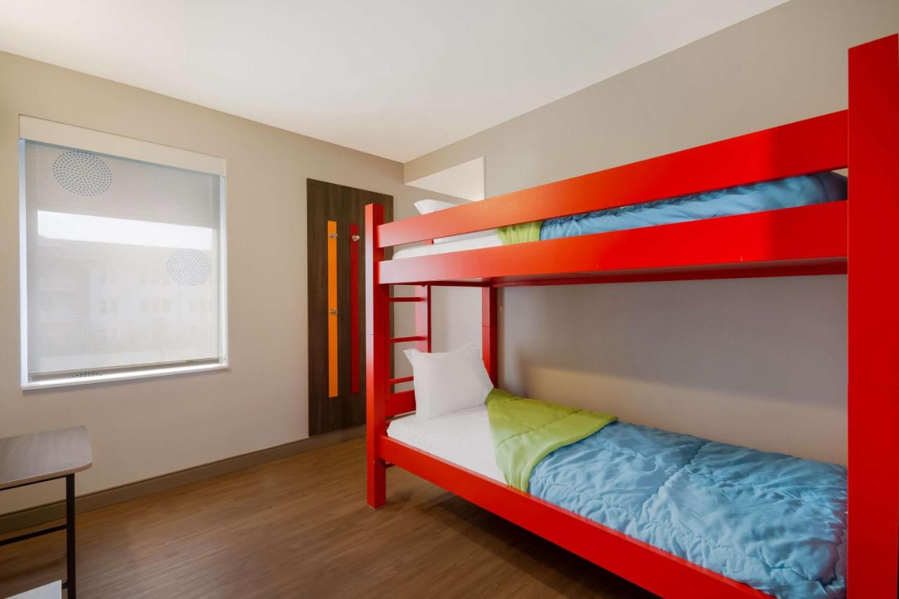 King Room with Two Twin Bunk Beds at Tru By Hilton Destin