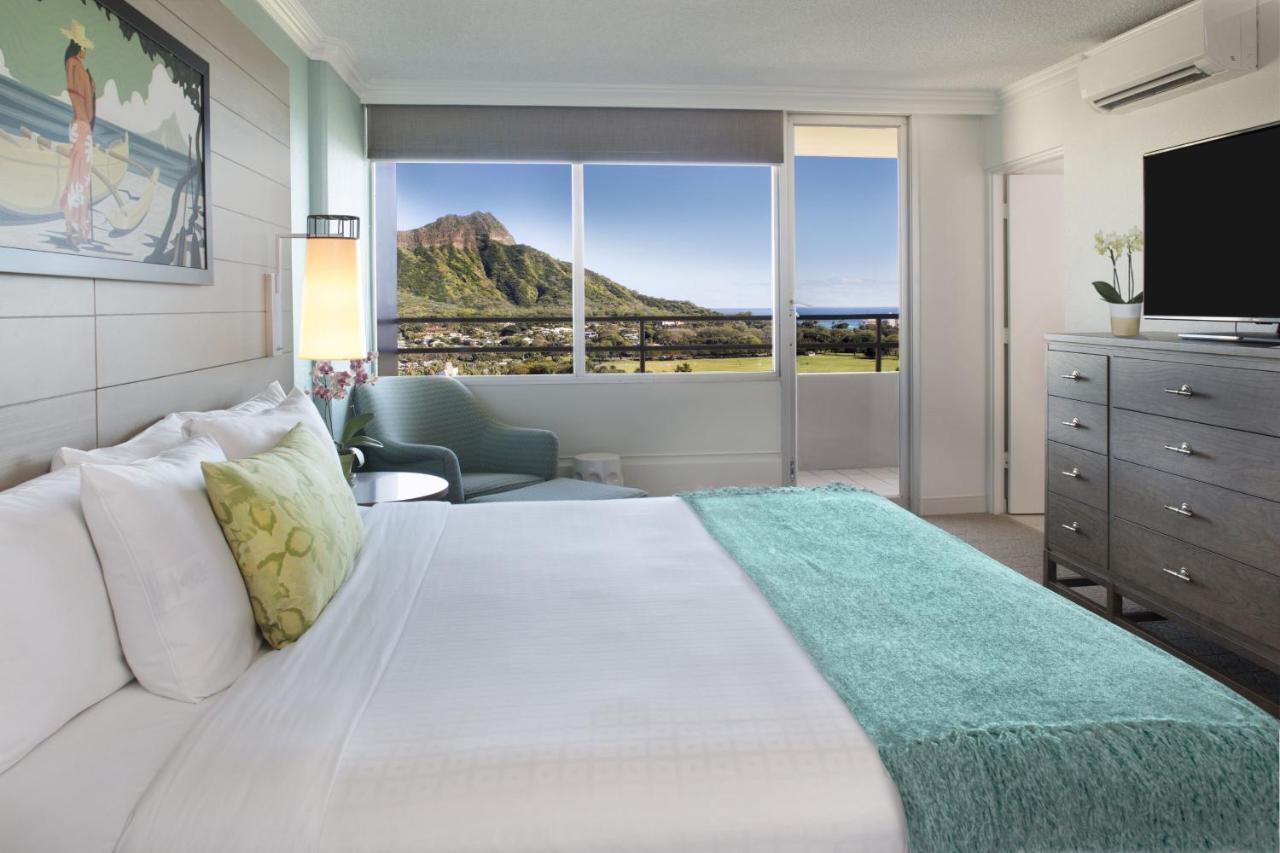 Penthouse Ocean View, Balcony at Queen Kapiolani Hotel