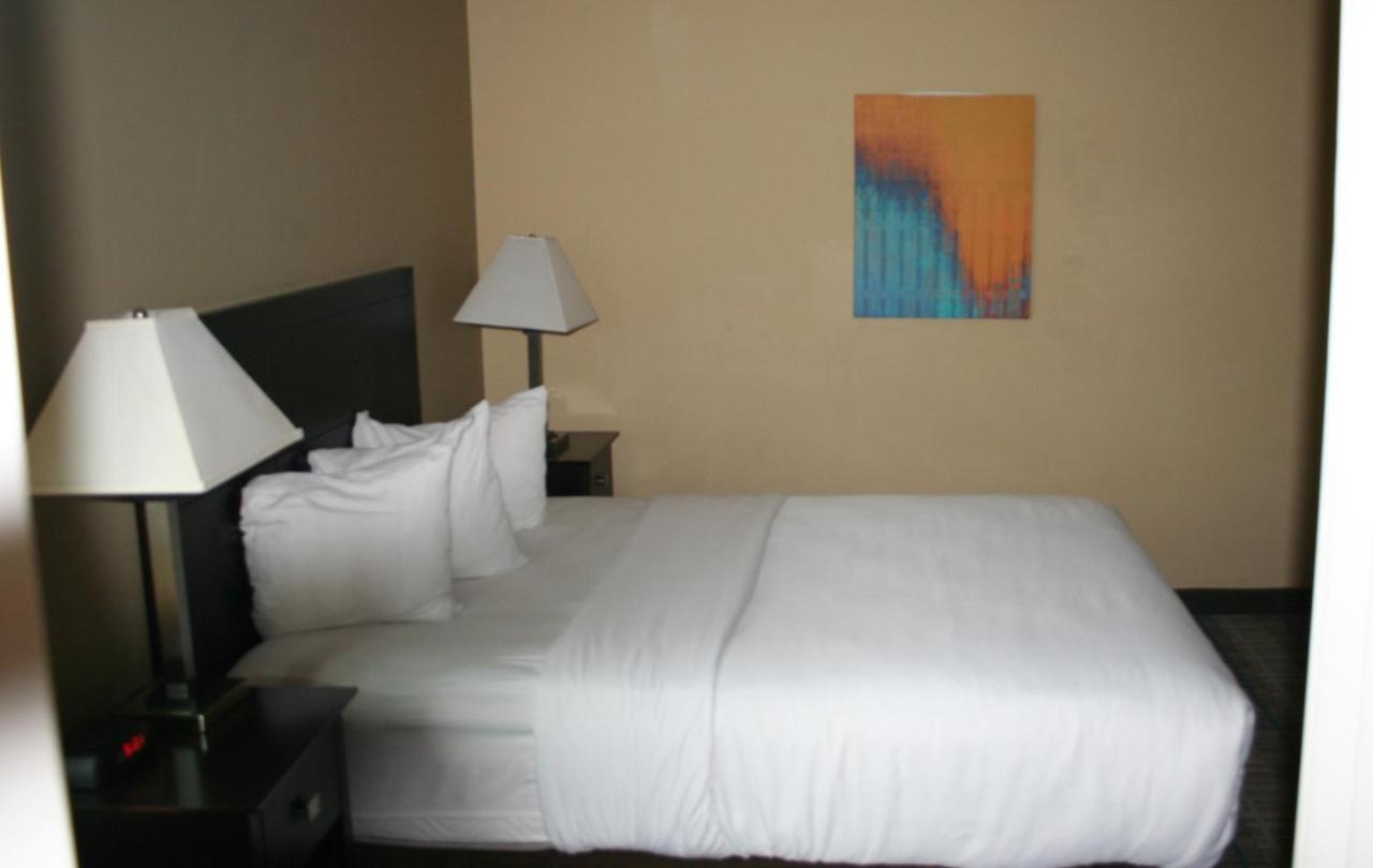One-Bedroom Suite at MainStay Suites Jacksonville near Camp Lejeune