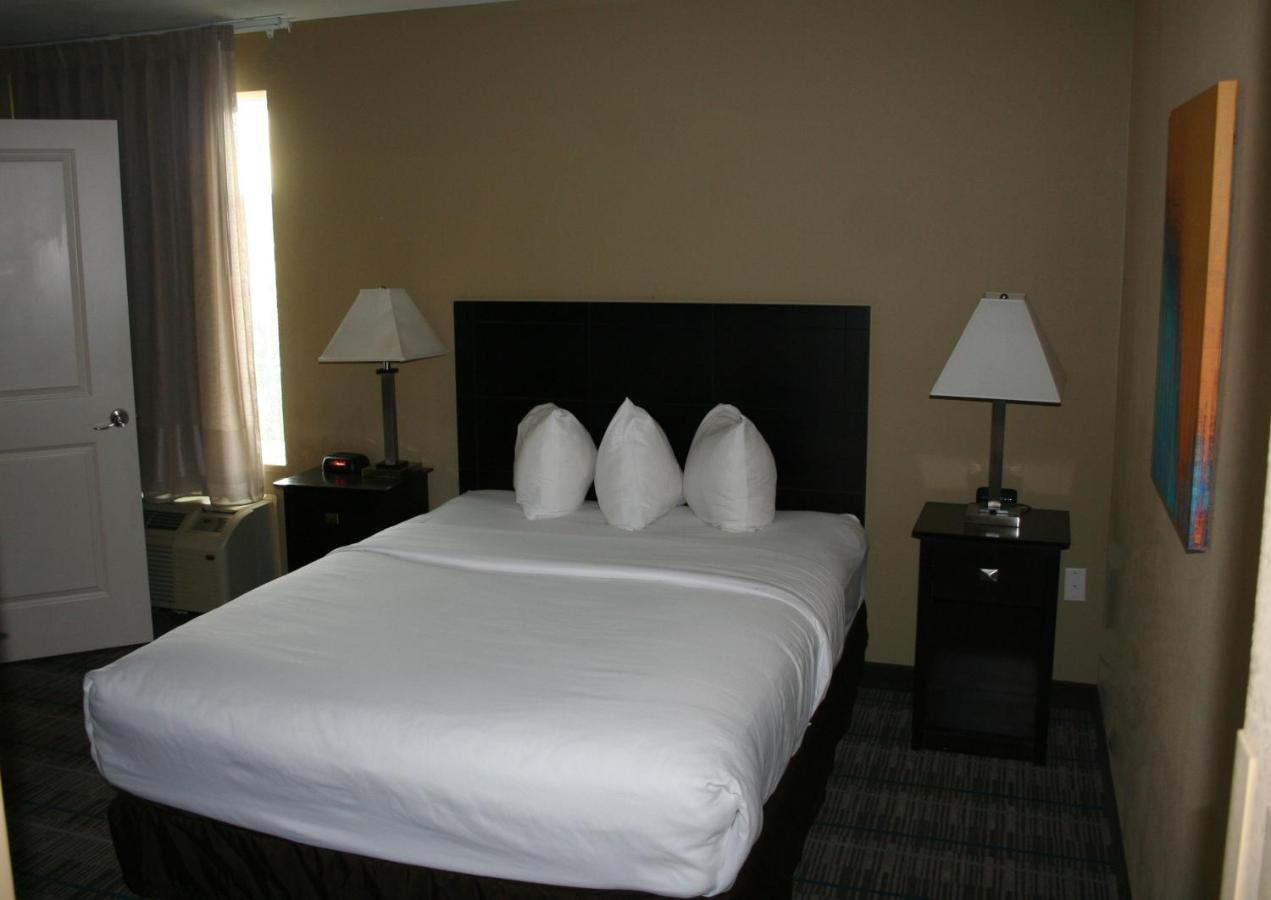 One-Bedroom Suite at MainStay Suites Jacksonville near Camp Lejeune