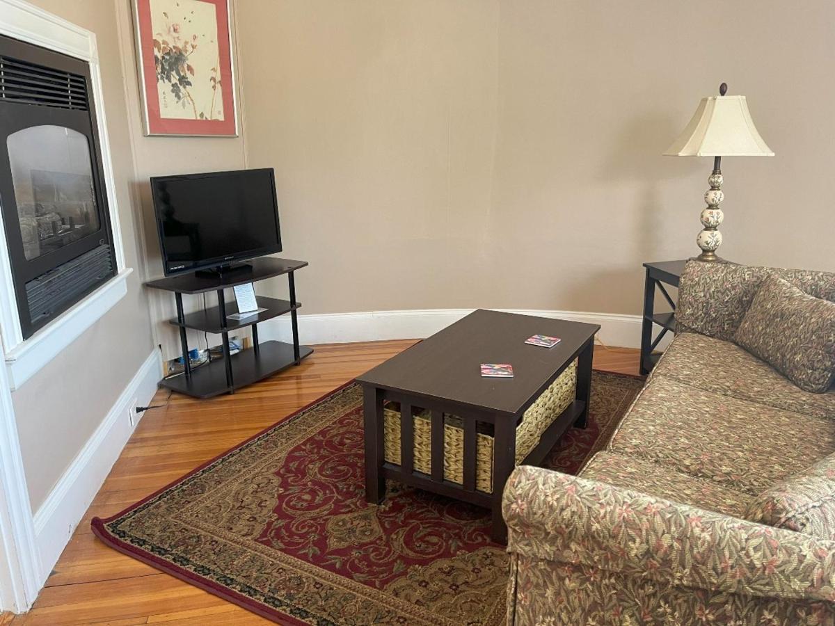 | Saltair Inn Waterfront B&B