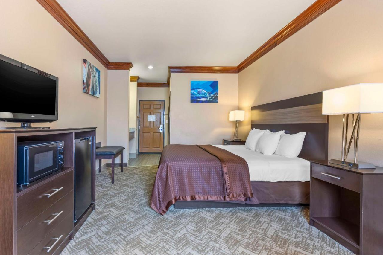 King Room at Best Western Fort Worth Inn & Suites
