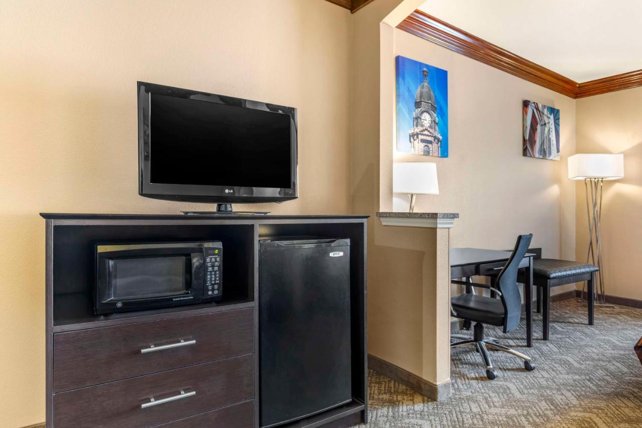 King Suite at Best Western Fort Worth Inn & Suites