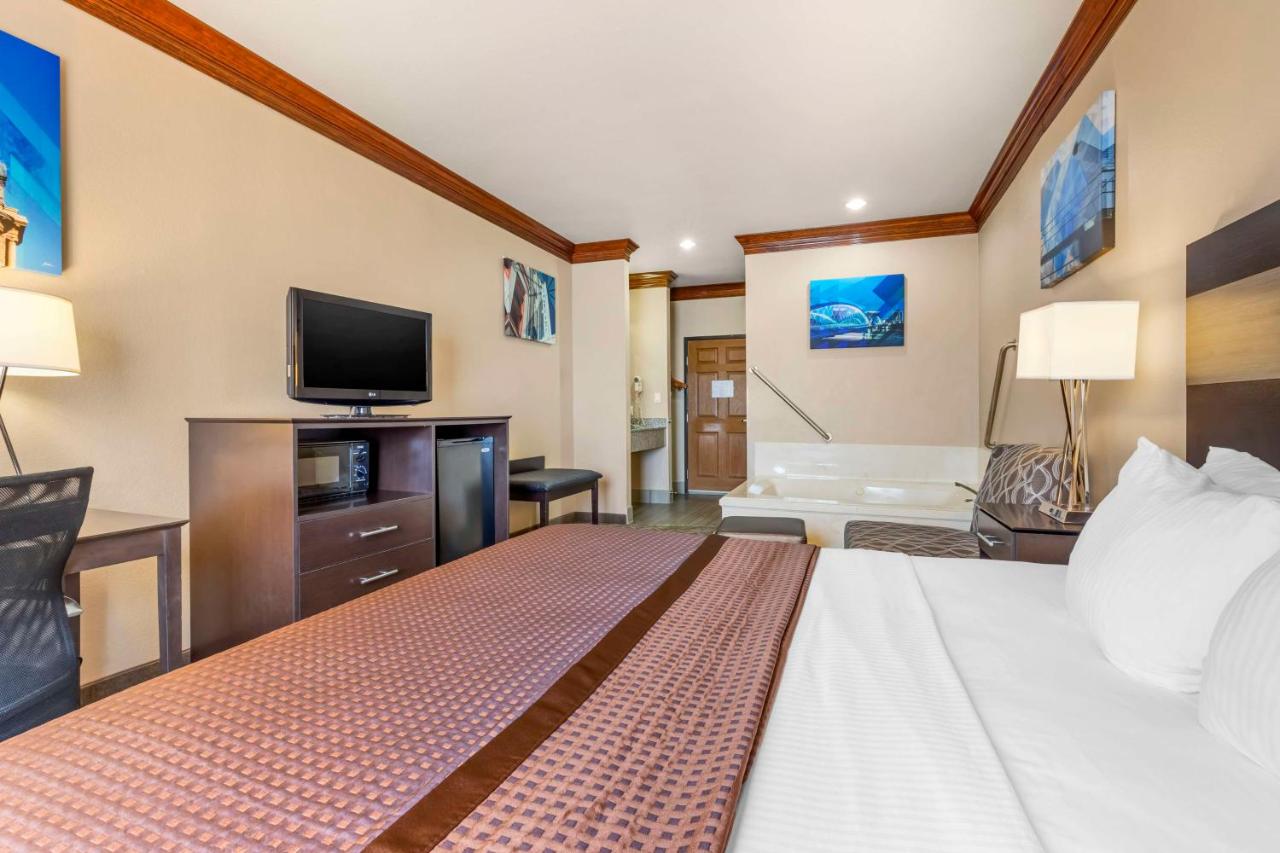 King Suite with Spa Bath at Best Western Fort Worth Inn & Suites