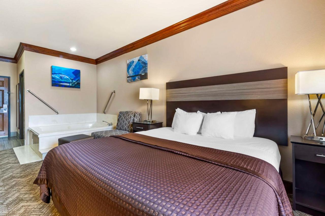 King Suite with Spa Bath at Best Western Fort Worth Inn & Suites