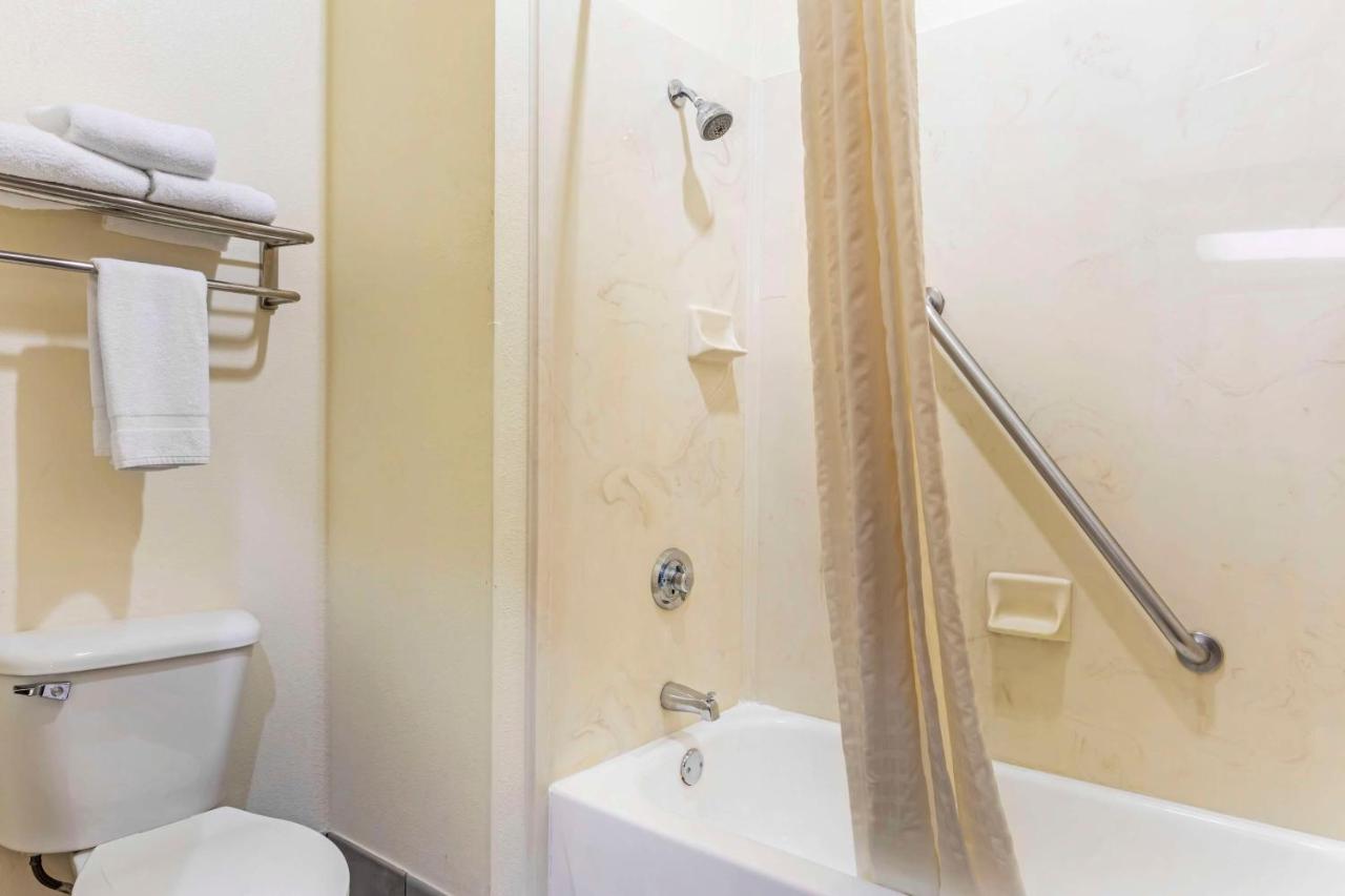 King Suite with Spa Bath at Best Western Fort Worth Inn & Suites