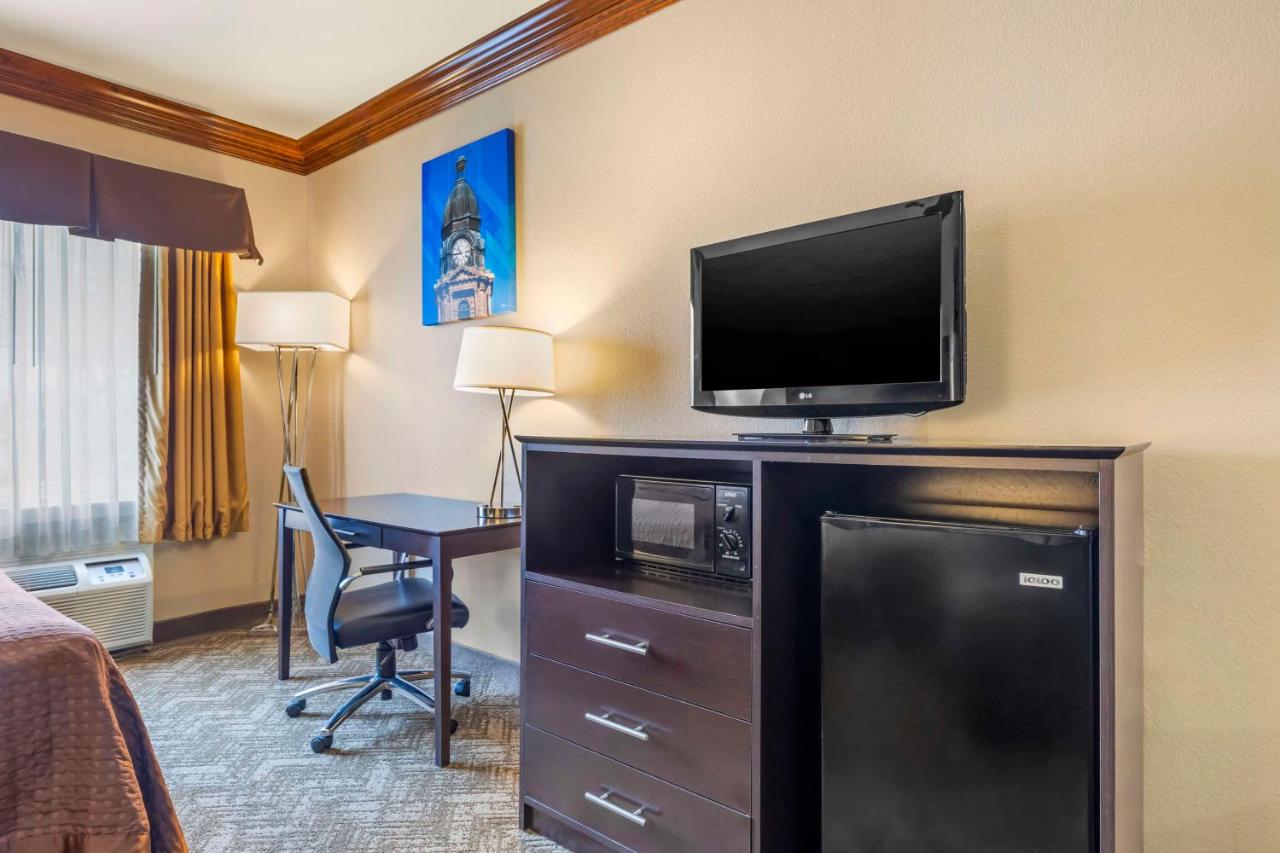 Queen Suite - Disability Access/Bath Tub at Best Western Fort Worth Inn & Suites