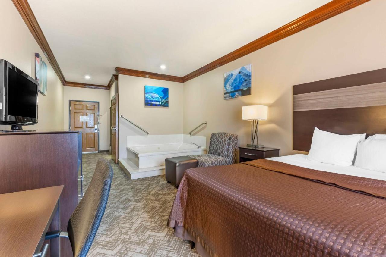 Queen Suite - Disability Access/Bath Tub at Best Western Fort Worth Inn & Suites