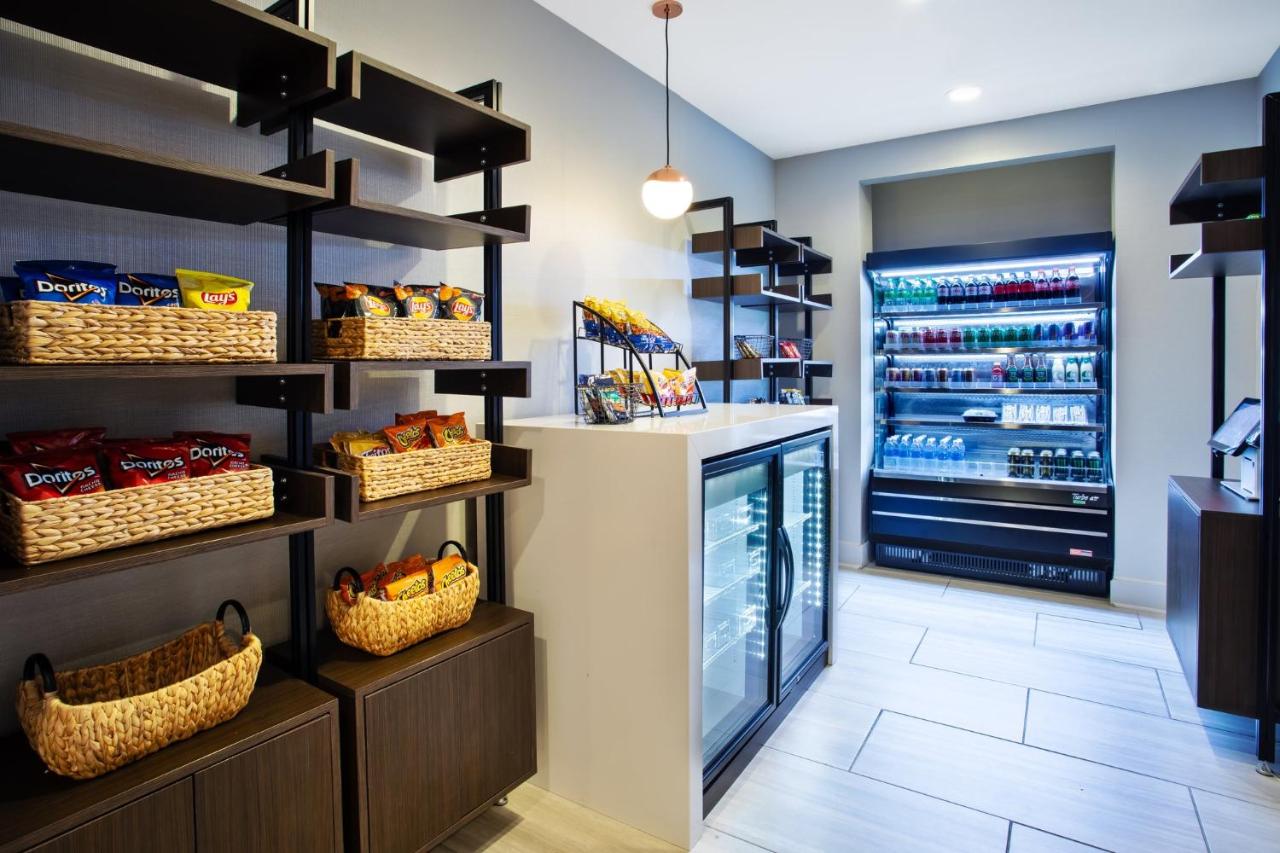  | Crowne Plaza Chicago-Northbrook, an IHG Hotel