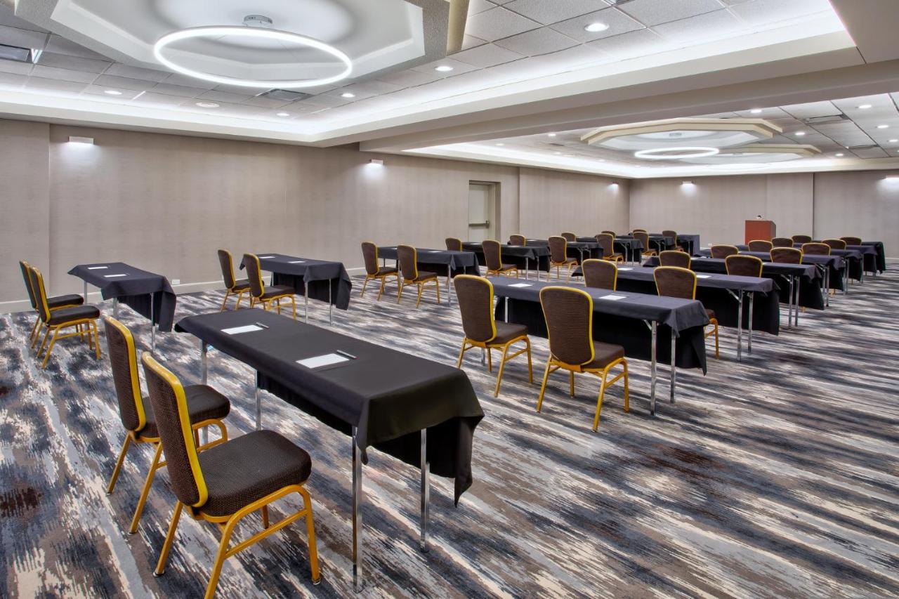 Crowne Plaza Chicago-Northbrook, an IHG Hotel