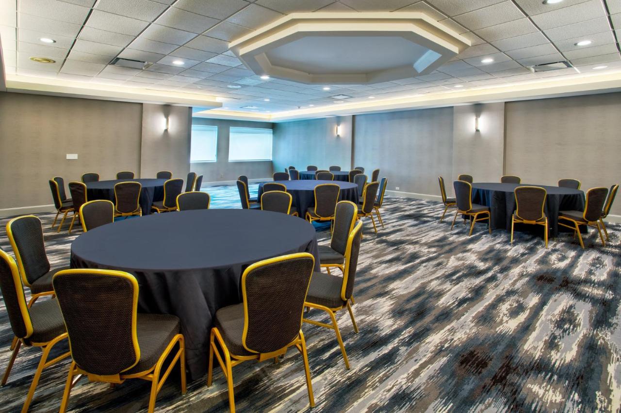  | Crowne Plaza Chicago-Northbrook, an IHG Hotel