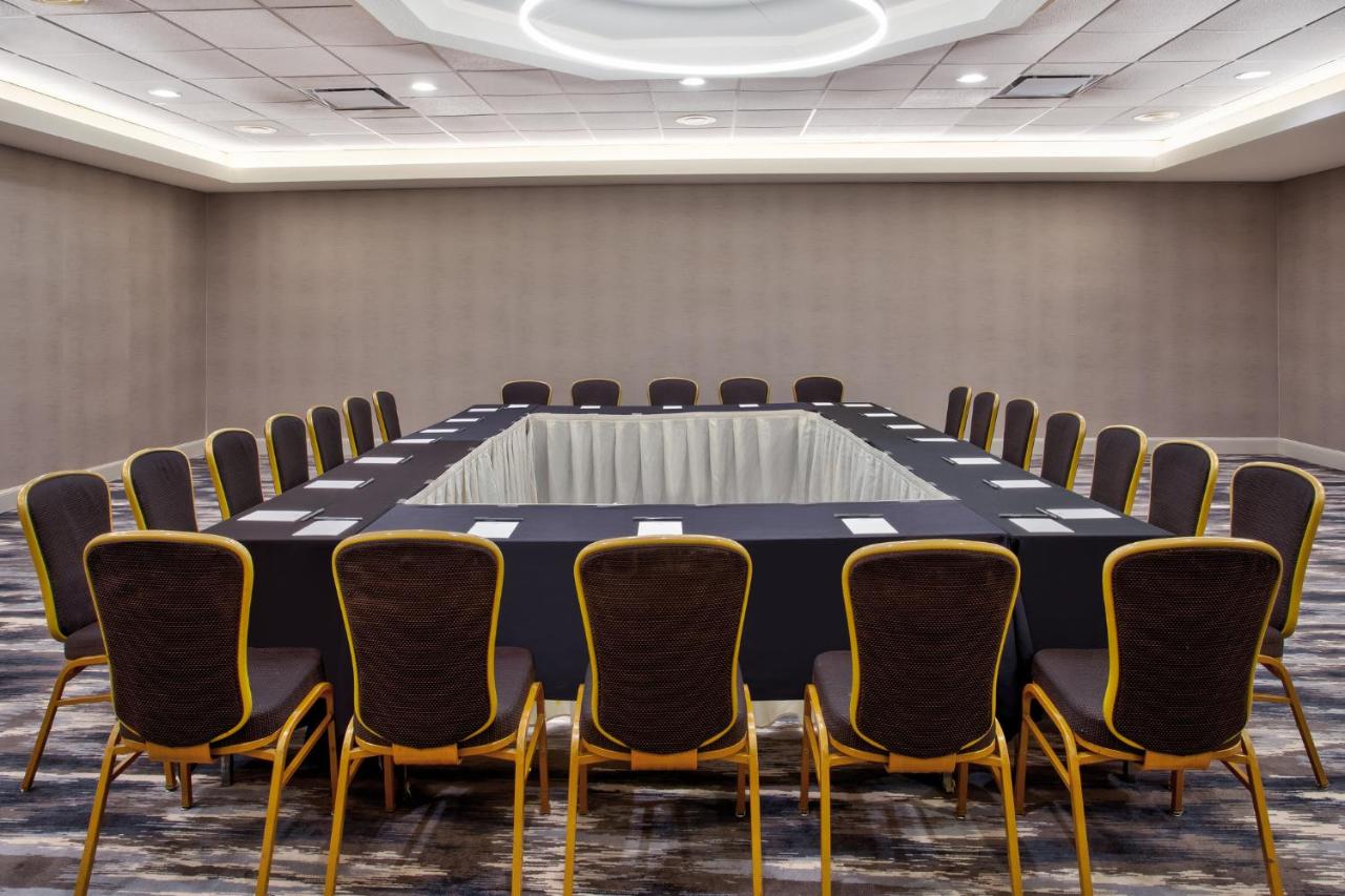  | Crowne Plaza Chicago-Northbrook, an IHG Hotel