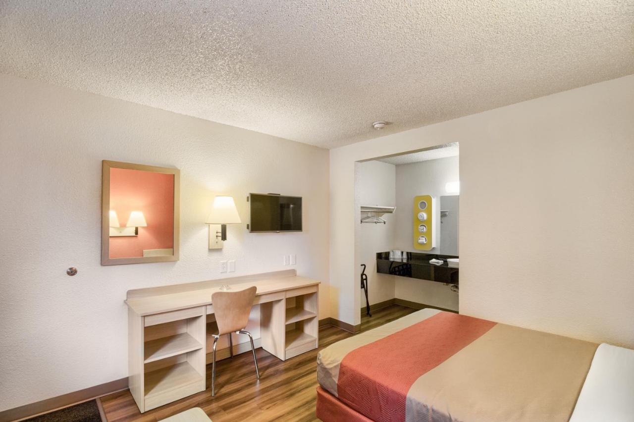 | Motel 6-Everett, WA - South